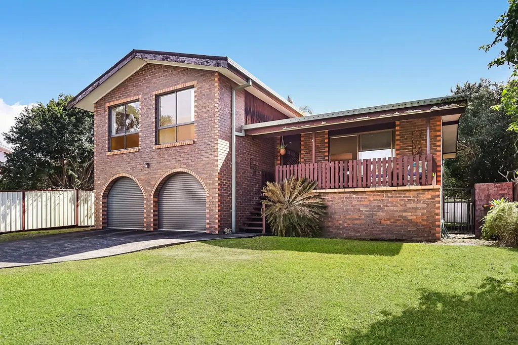 Burleigh Waters 4 Slaapkamer Burleigh Waters Family Home - First Time to Market in 48 Years