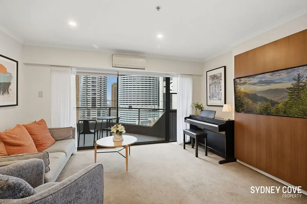 RENOVATED CENTRALLY LOCATED ONE BEDROOM | Furnished