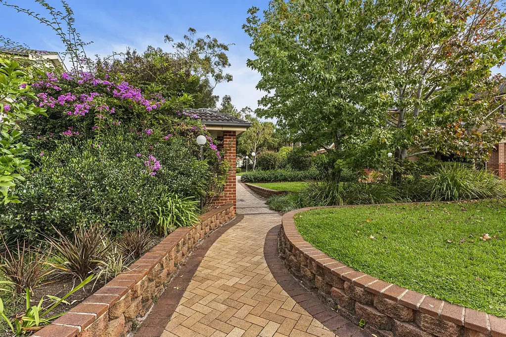 Peaceful Townhouse In cul-de-sac.