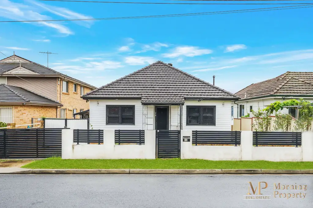 Merrylands 6ਬੈੱਡਰੂਮ Welcome to 13 Charlotte Street, a beautifully presented property, with an additional 3-bedroom granny flat