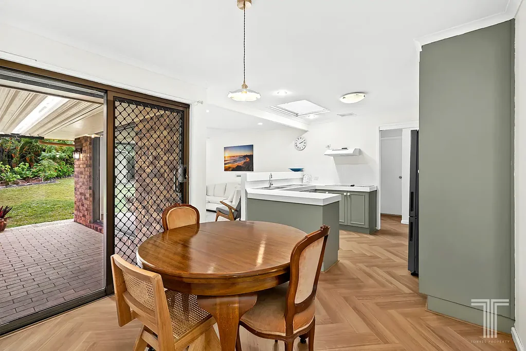 27 Donnington Street, Carindale, QLD 4152