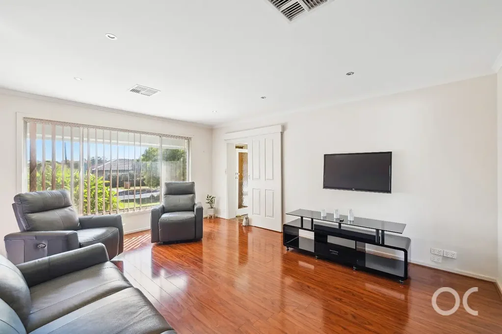 18 Stirling Drive, Morphett Vale, SA 5162