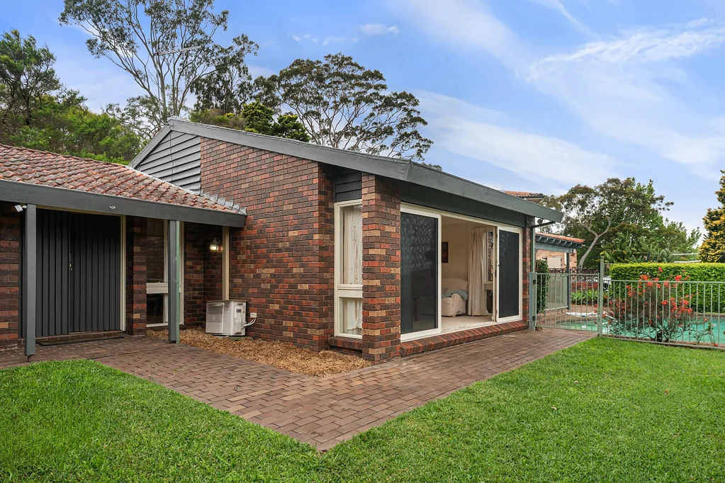 Davidson 3Kwarto Family home with panoramic views of Bondi, Sydney CBD & Chatswood city skylines and further scope in a leafy setting