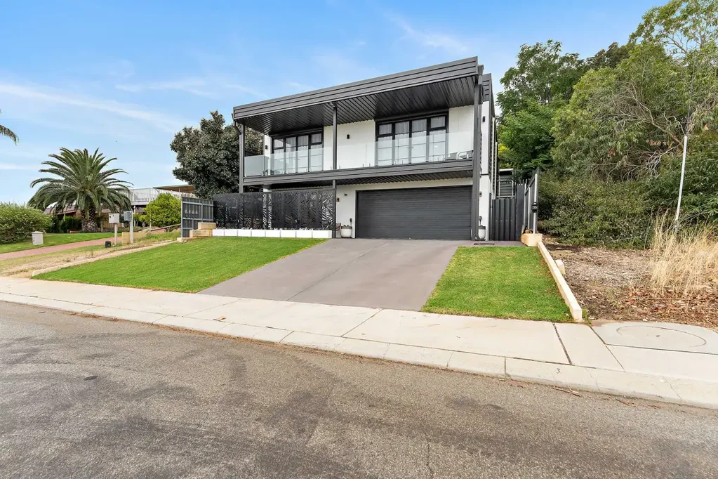 35 Derry Avenue, Mount Nasura, WA 6112