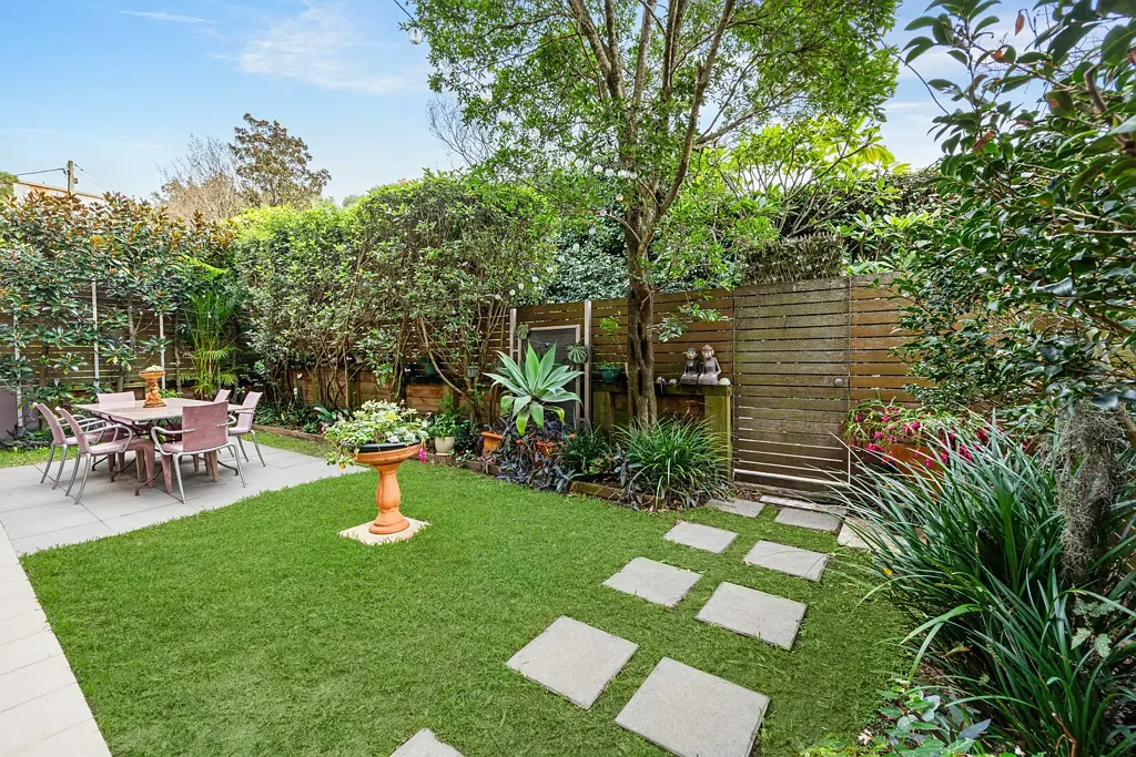 Cremorne 3Phòng ngủ Private garden apartment just 200m from Cremorne cafes