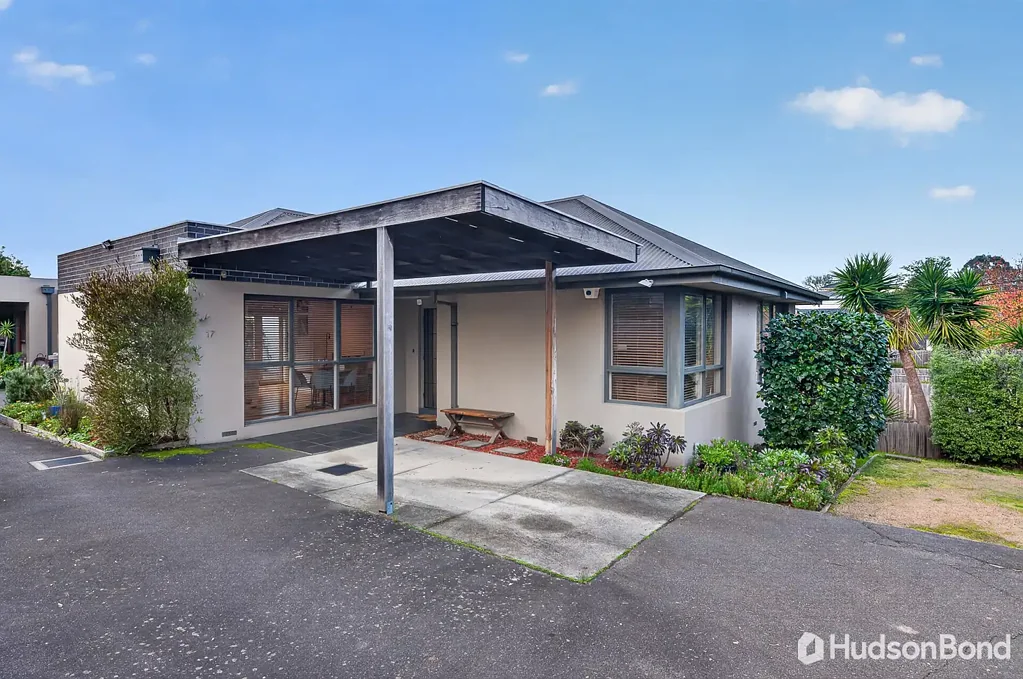 Light-filled Living in Low Maintenance Setting