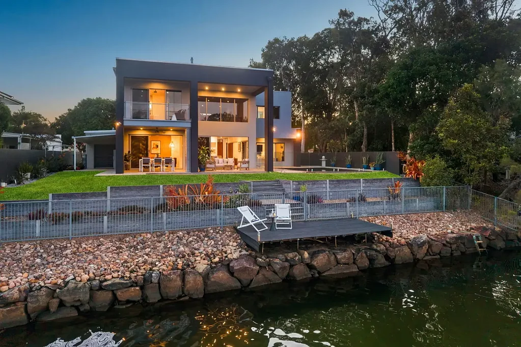 Twin Waters 4房  Private Prestige Waterfront Living in Exclusive Twin Waters