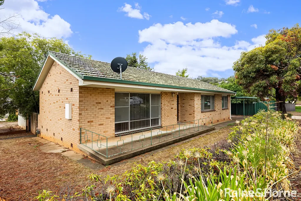 35 Waranga Avenue, Mount Austin, NSW 2650