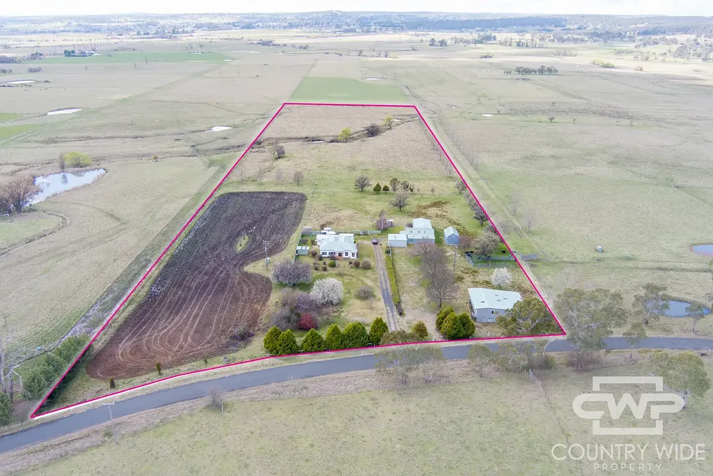 Glen Innes Family Home on Acreage 5 Minutes From Town