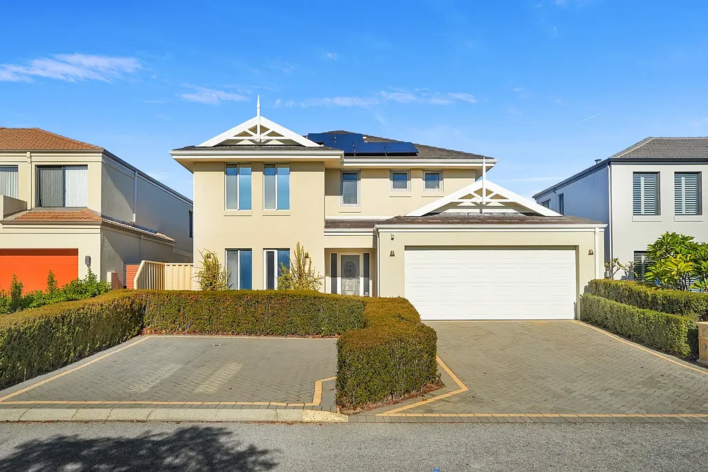 Stirling 4غرفة نوم Luxury Family Living with Triple Garage & Multiple Living Zones