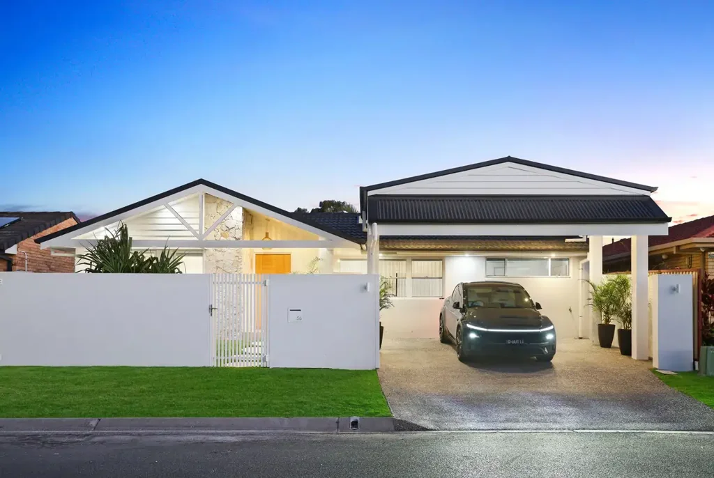 Varsity Lakes 4ห้องนอน Turn-Key Renovated Masterpiece with Resort-Style Entertaining