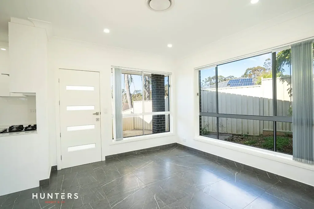 Private Entry and Spacious Flat with Private Outdoor