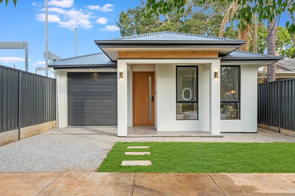 Clearview 4房  Brand New Family Stunner on a Generous 422m2 Allotment!