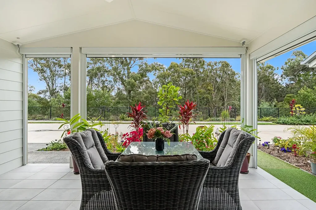 Urangan 2Zimmer Beautifully Presented Home with Green Space Views