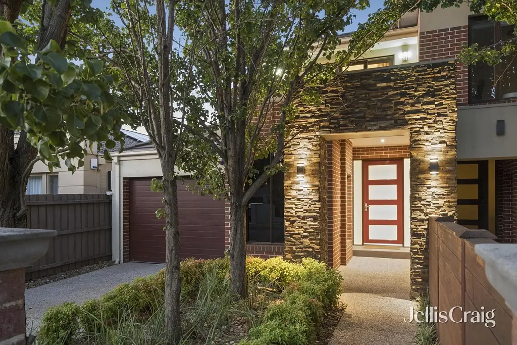 Bentleigh 4ห้องนอน An alfresco sanctuary with three living zones