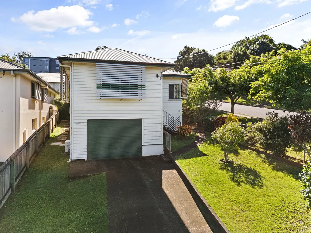 Mount Gravatt East 2Moenga Rare Corner Block on 615sqm - Exceptional Development Potential (STCA)