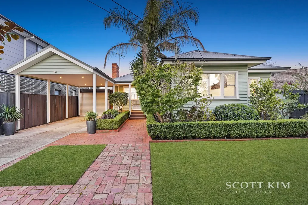 Bentleigh East 4कमरा North-Facing Grand Family Living with Spectacular High Ceilings on 591sqm