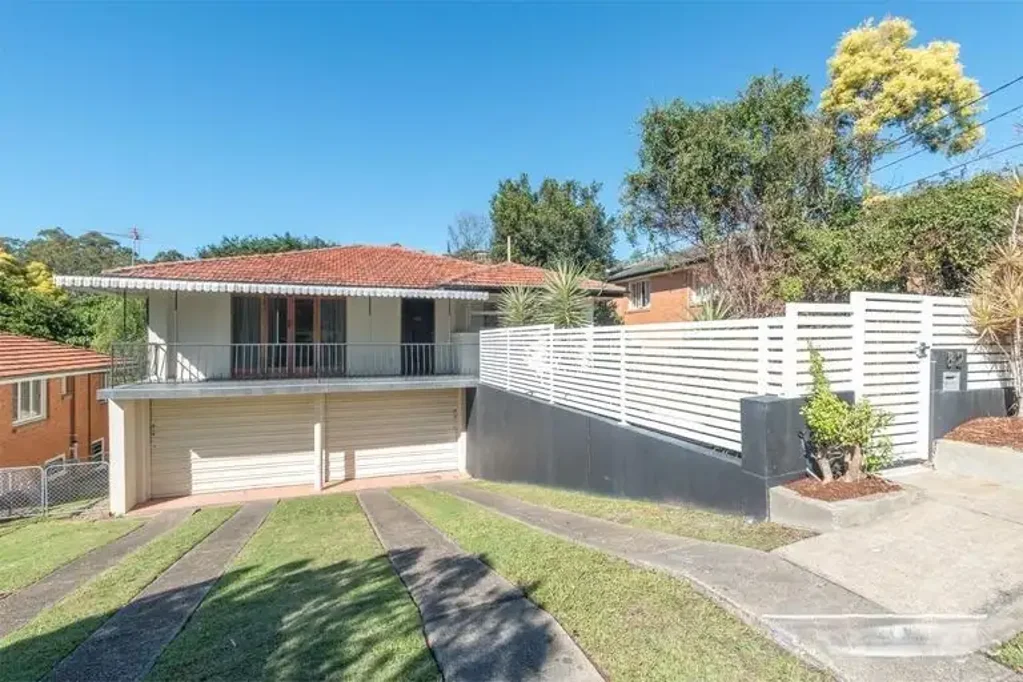 Holland Park West 3Phòng ngủ Pre-Market Opportunity