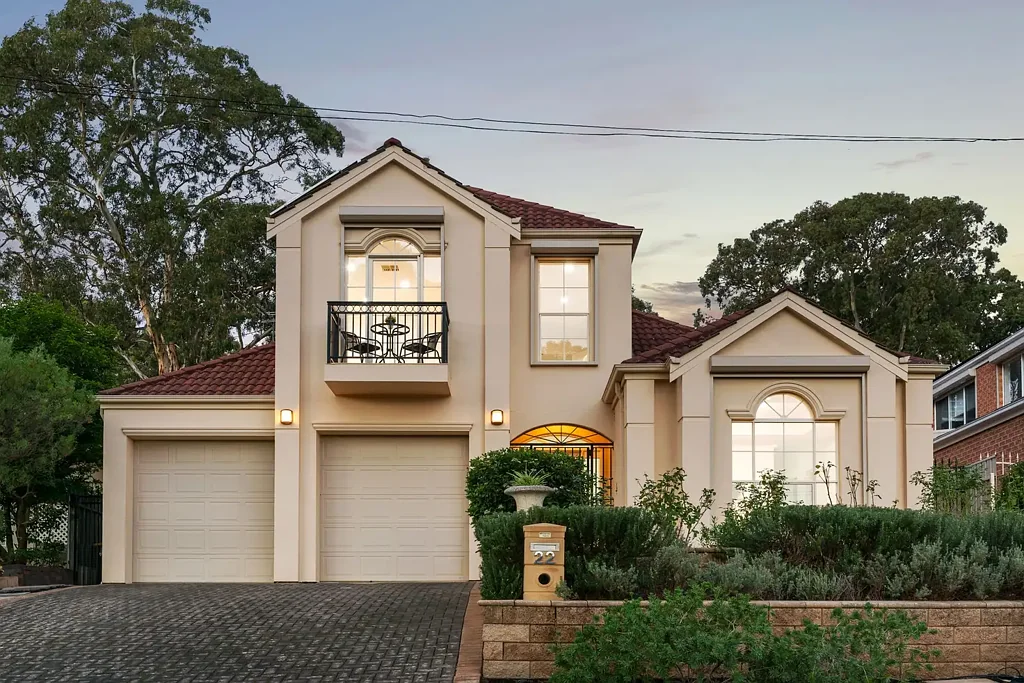 Stonyfell 4 Bedroom Contemporary Elegance with Sweeping Eastern Views.