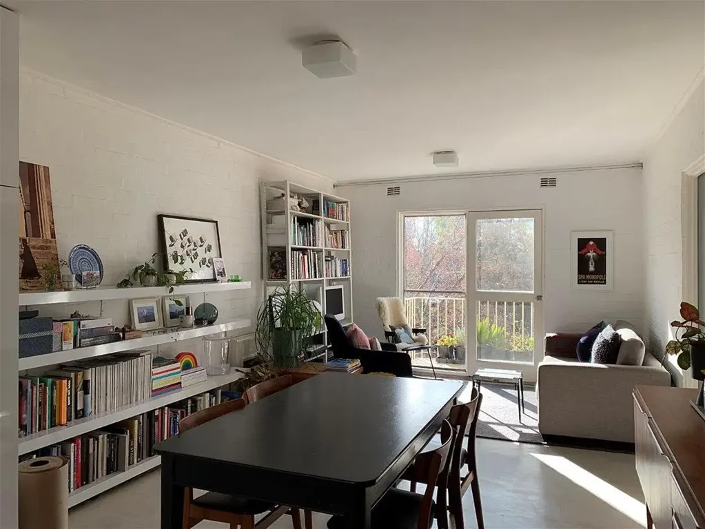 North facing with transport at your door