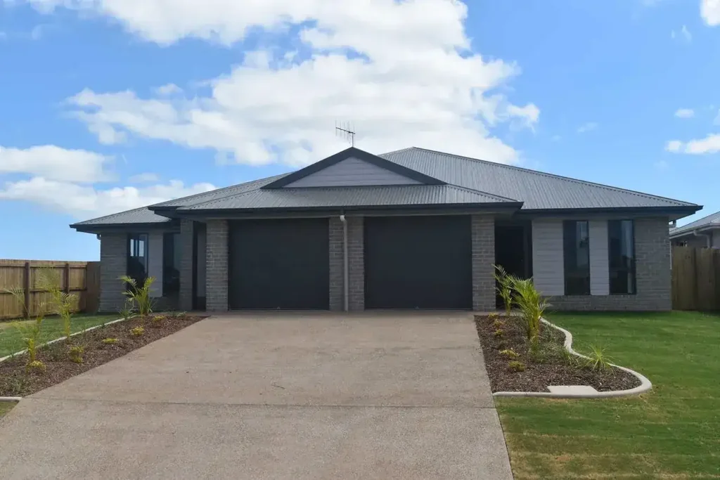 Dual-Living Home in Quiet Kalkie - Ideal for Large or Extended Families!
