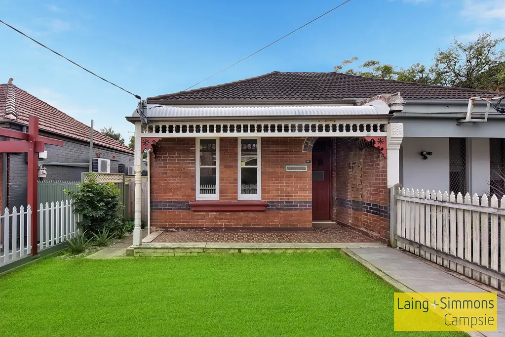 Ashfield 3બેડરૂમ Renovated Brick Semi With Character & Charm On 328m2
