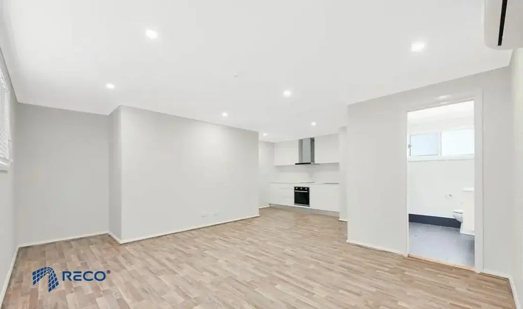 Modern Studio Close to Shops and Transport