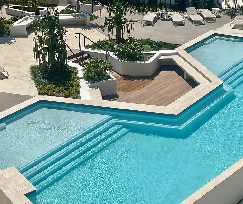 Hope Island 2Zimmer Only 2 years old - 2 bedroom- 2 bathroom - 4th Floor -98 M2 - North/east aspect - Owner Occupied - Low Body Corp - Entry level
