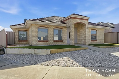 Aubin Grove 4 Slaapkamer Exceptional Family Living with Solar, Battery Storage & Caravan Parking