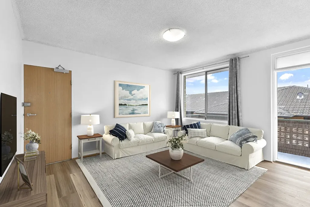 IMMACULATE APARTMENT IN THE HEART OF DEE WHY!
