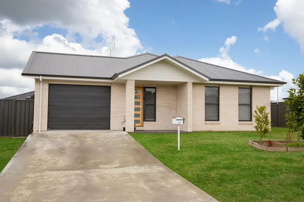 Rutherford 3ห้องนอน Contemporary Comfort in a Low-Maintenance Duplex
