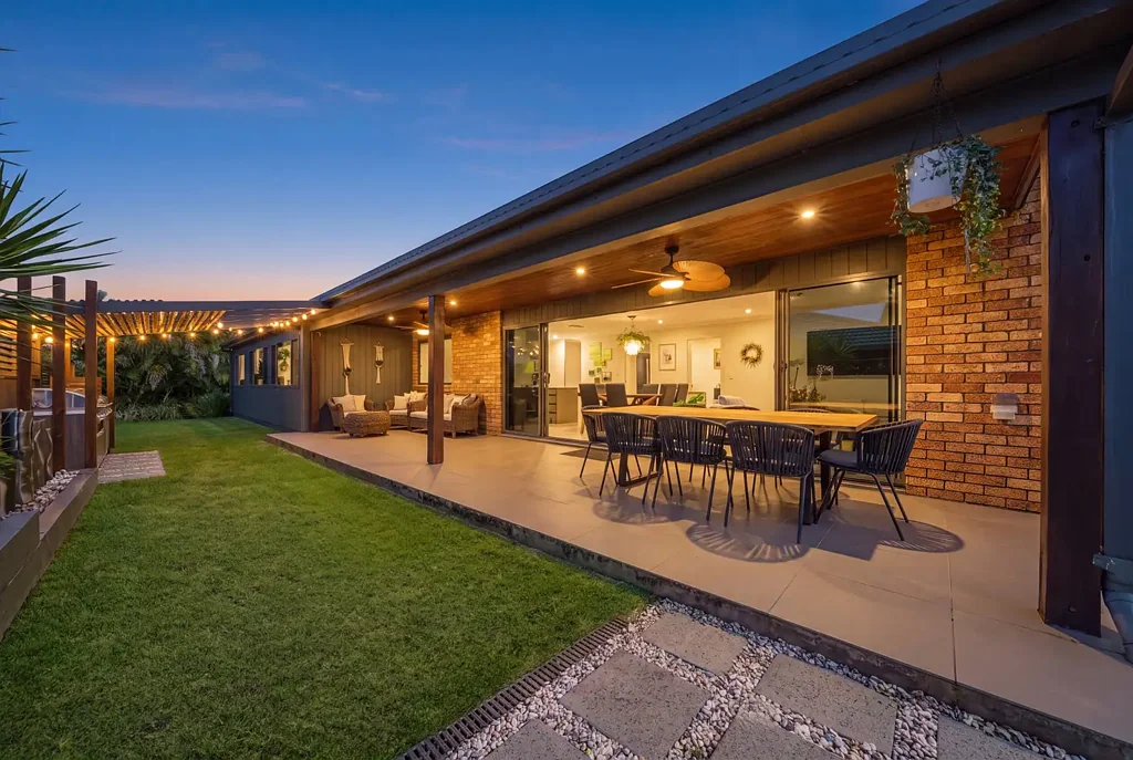 Ashmore 4房  Secure Elevated Family Retreat with Resort-Style Outdoor Living