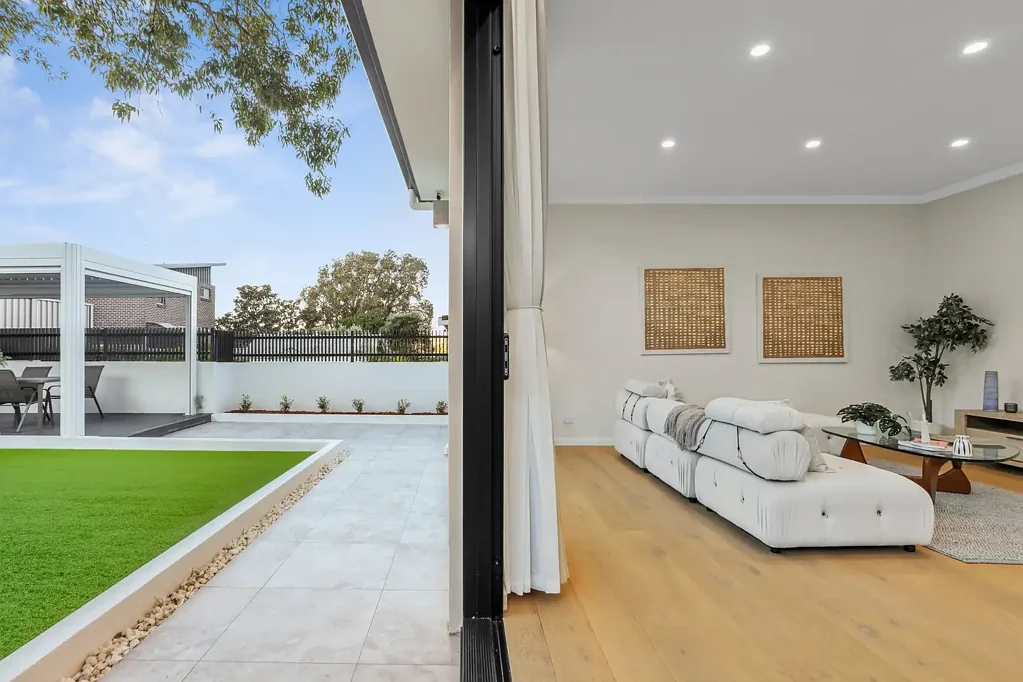 Enfield 4 Bedroom Stunning designer sanctuary steps from Henley Park