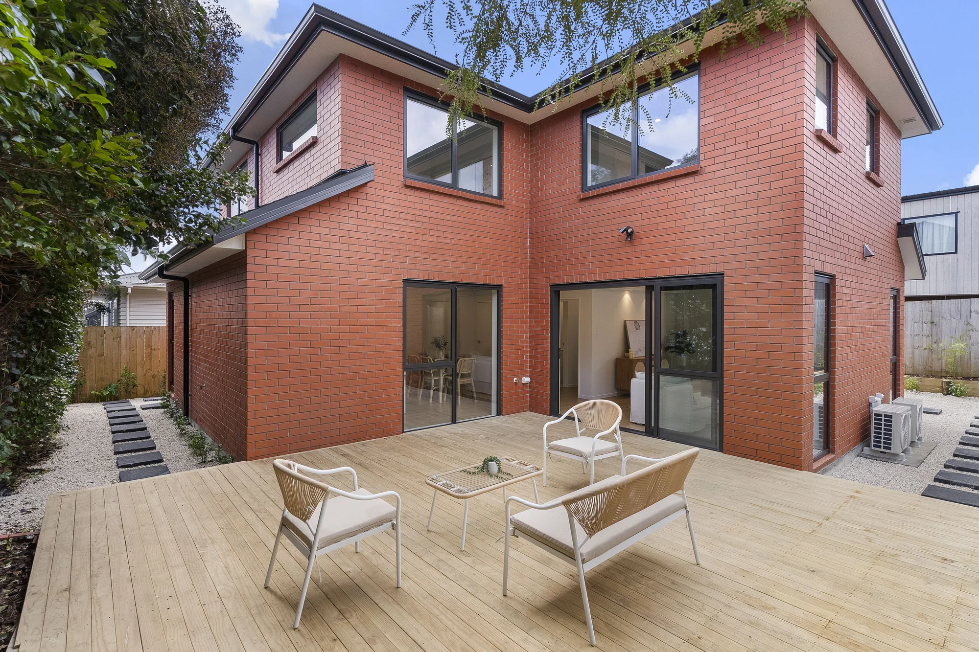 Te Atatu Peninsula 4Kwarto Freshly Built, Instantly Home. NOW ONLY $1,195,000
