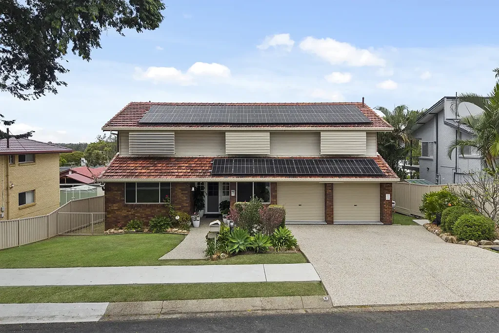 Carseldine 5Kwarto Expansive Family Living in Carseldine with Multiple Living Areas