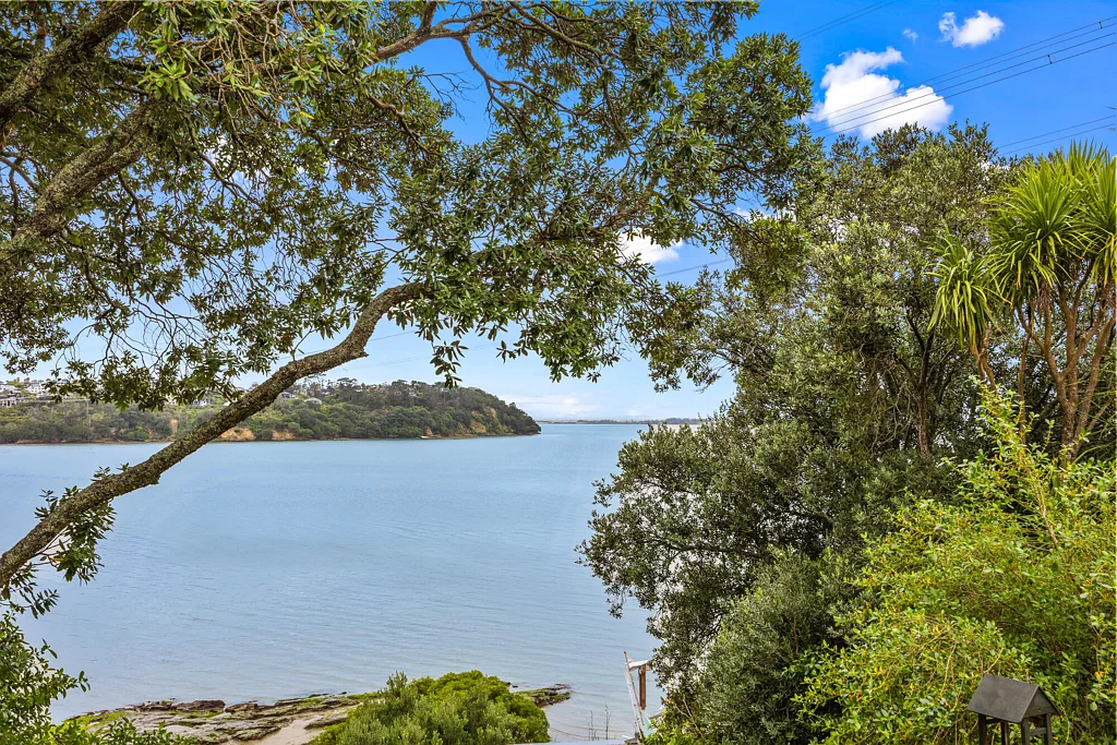 Blockhouse Bay 4 Slaapkamer BEAUTIFUL IN THE BAY!