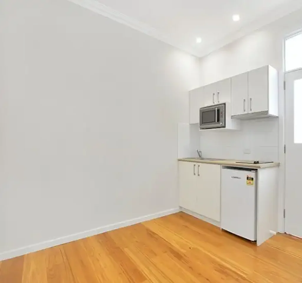 Modern, compact and self contained one bedroom apartment
