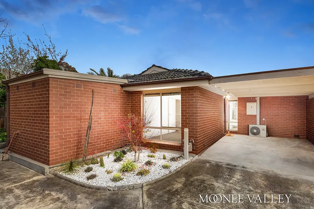 Keilor East 2房 宽敞单层别墅 优质设施齐全 极佳地理位置 低维护生活 便利交通出行 INCREDIBLY CONVENIENT!