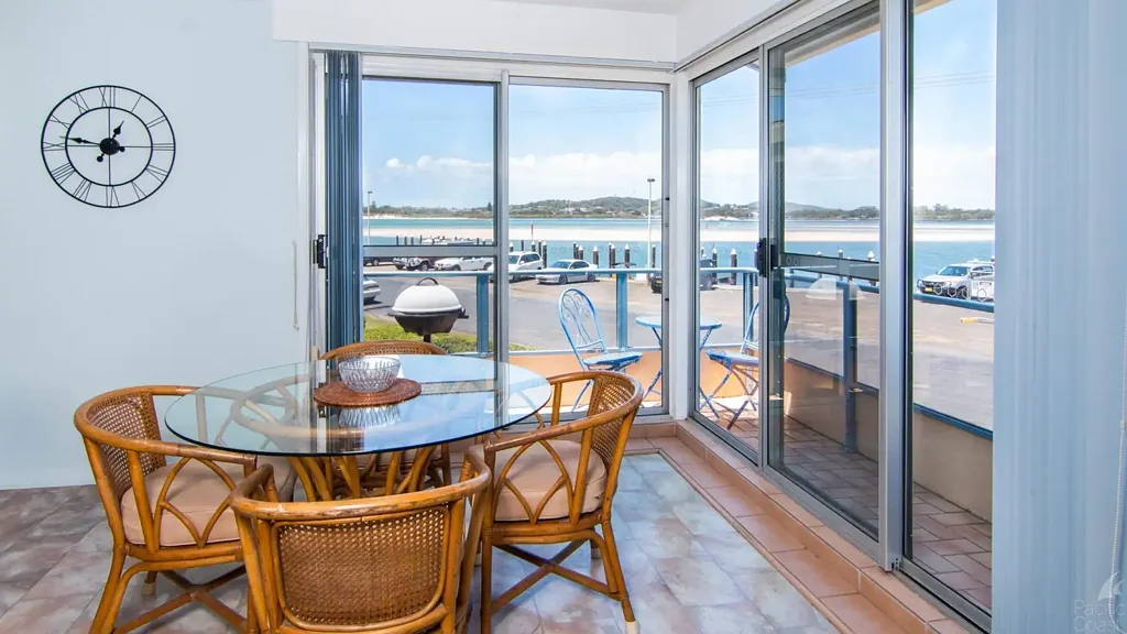 Tuncurry 3房  Tranquil Waterside Living Awaits: Discover the Beauty of Tuncurry