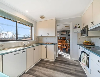 19 Bandulla Street, Isabella Plains, Tuggeranong District, 4 غرف, 2 حمامات, House