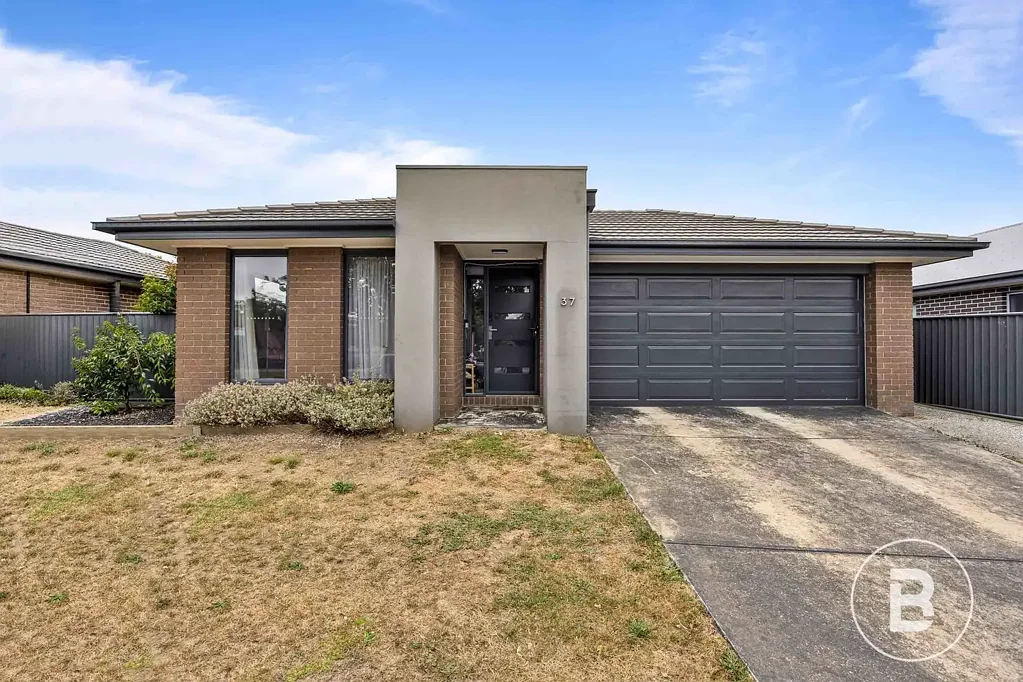 37 Oshannassy Parade, Lucas, VIC 3350