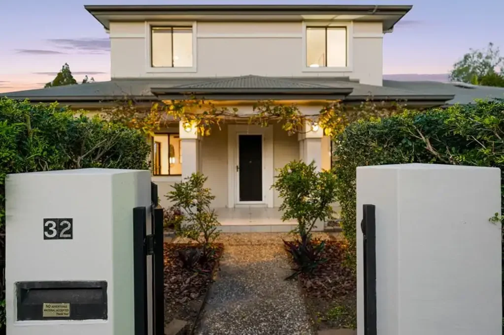 Carina Heights 3Habitaciones Classic Elegance Meets Contemporary Living In Ultra-Convenient Location