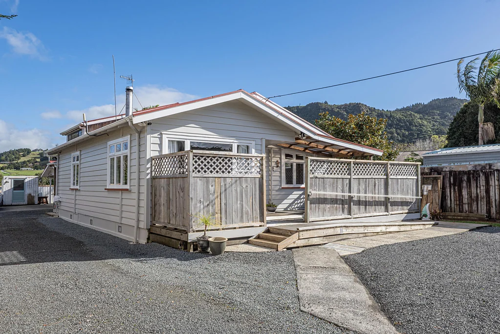 Kamo 4ਬੈੱਡਰੂਮ Much-Loved Family Home Ready for Its Next Chapter