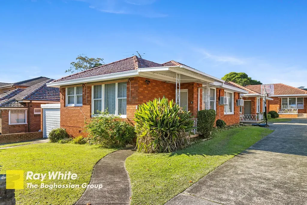 Kingsgrove 2Moenga Charming Street-Front Villa with Space, Privacy & Potential