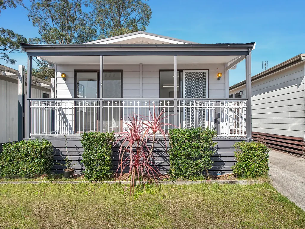 Erina 2ਬੈੱਡਰੂਮ A Renovated Villa with a modern, open plan style situated in the center of Erina.
