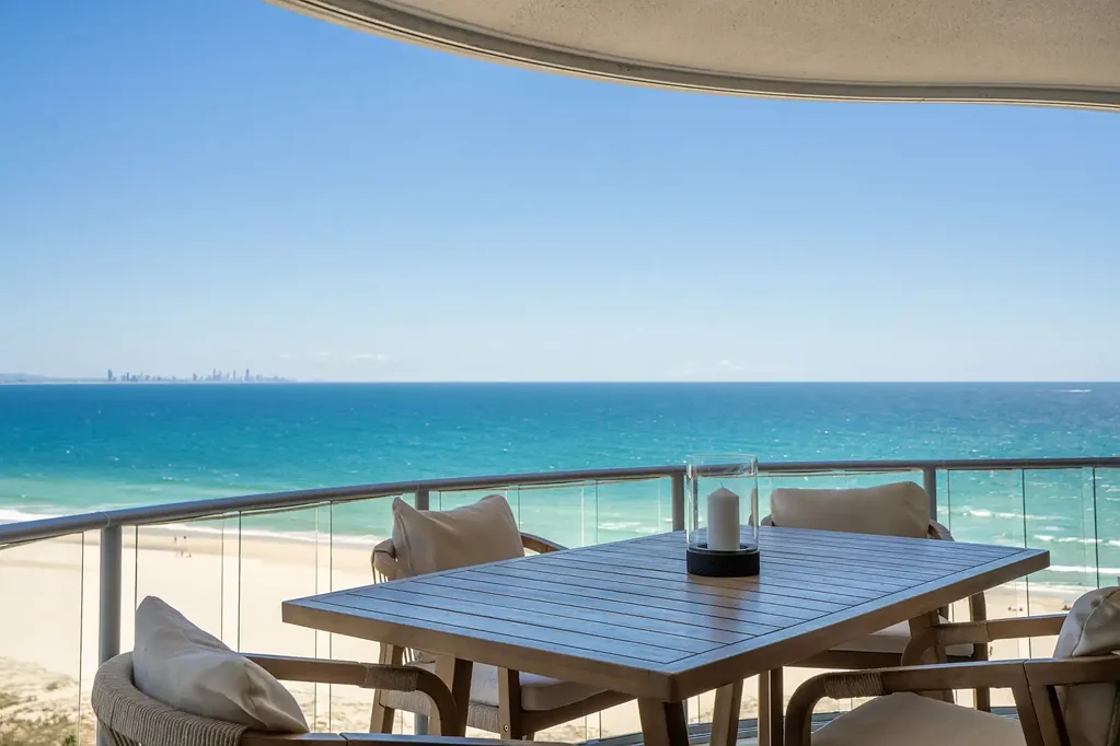 Coolangatta 2房  Commanding Beachfront Position with Stunning Ocean Outlooks