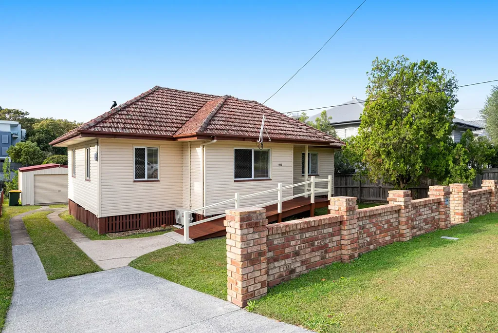 Seven Hills 3બેડરૂમ Walk to school, wander the bushland + create your dream family home on 696m2