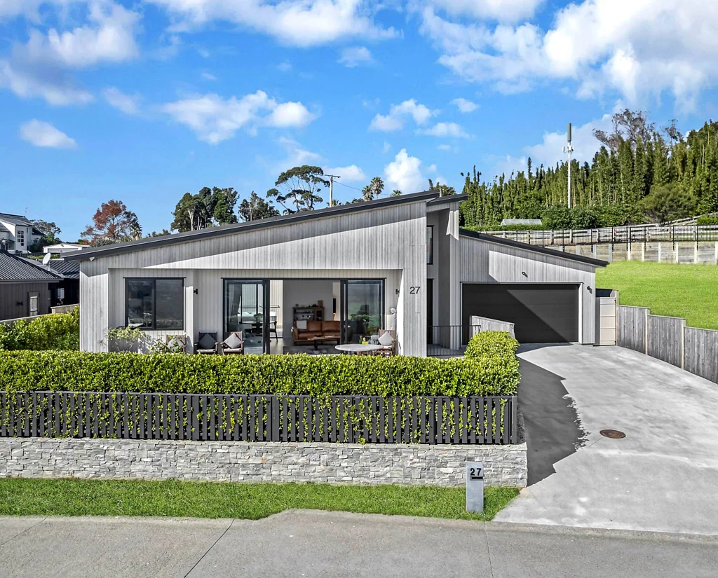 Stanmore Bay 4બેડરૂમ Single-level Modern Home with Income Potential