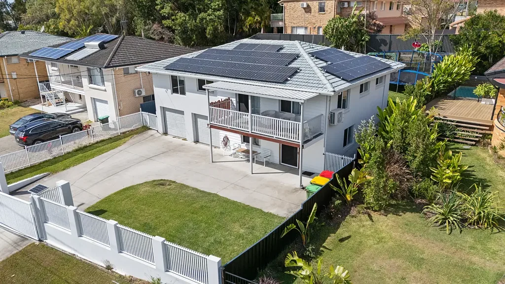 Labrador 3침실 Duplex Potential or Family Home on 586m² in Labrador's Best Pocket