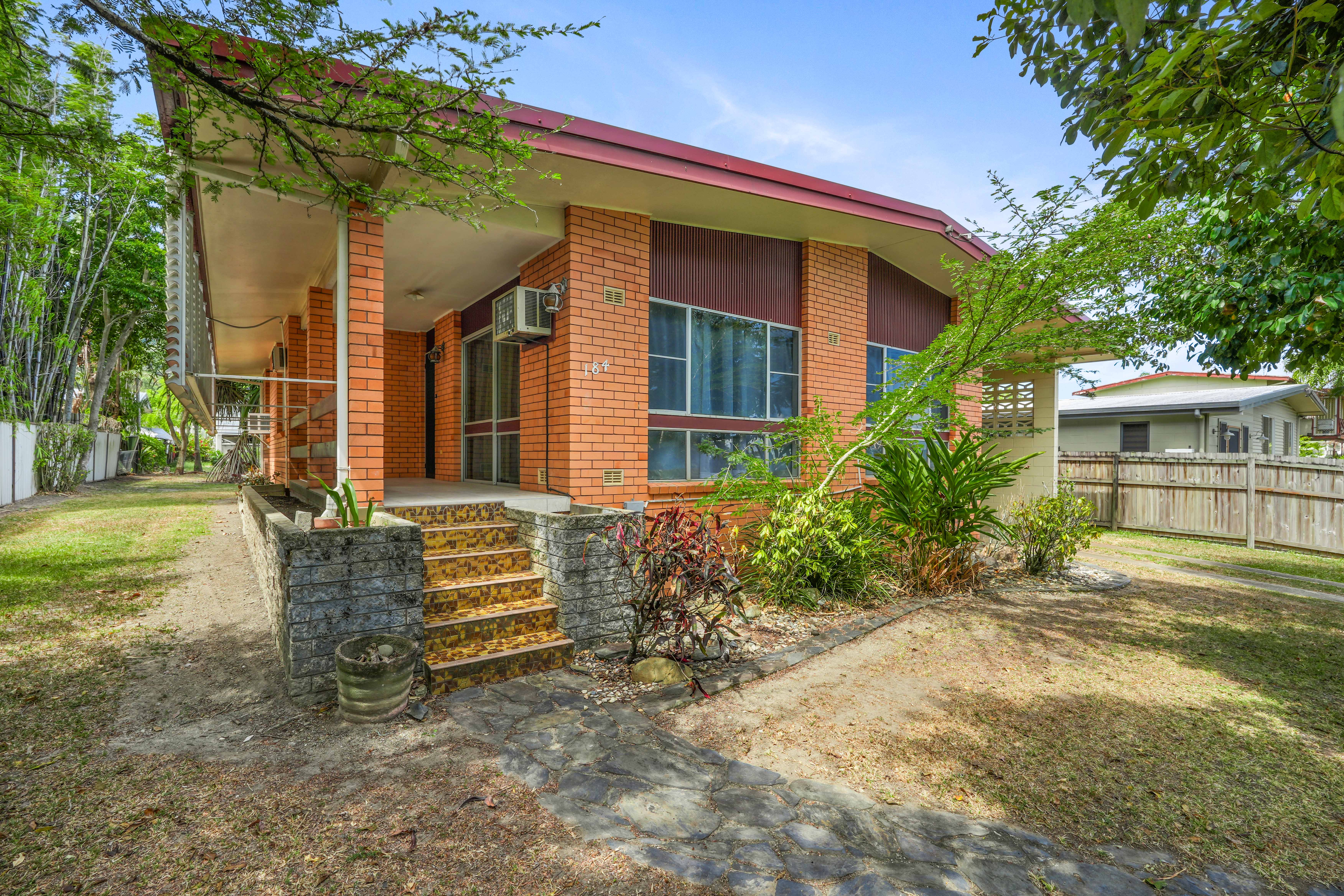 184 GREENSLOPES ST, EDGE HILL QLD 4870, 0 Kuwarto, 0 Banyo, House